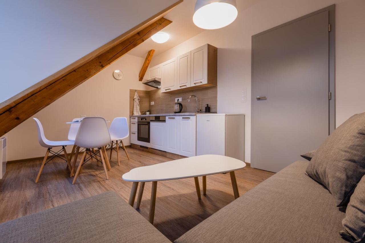 Romanticky Loft Parking U Hlavniho Nadrazi Ołomuniec Zewnętrze zdjęcie