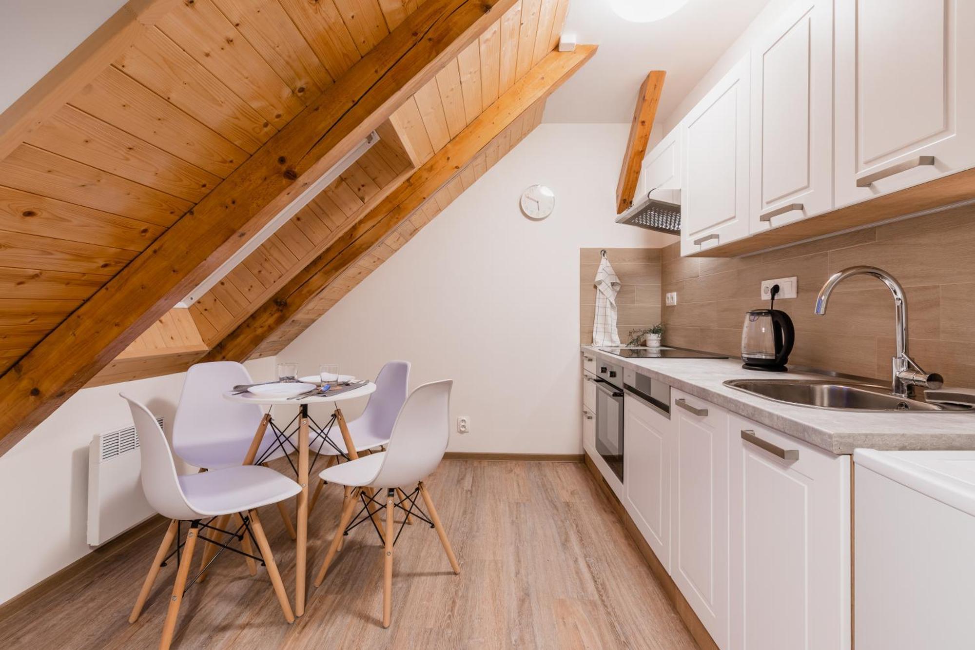 Romanticky Loft Parking U Hlavniho Nadrazi Ołomuniec Zewnętrze zdjęcie