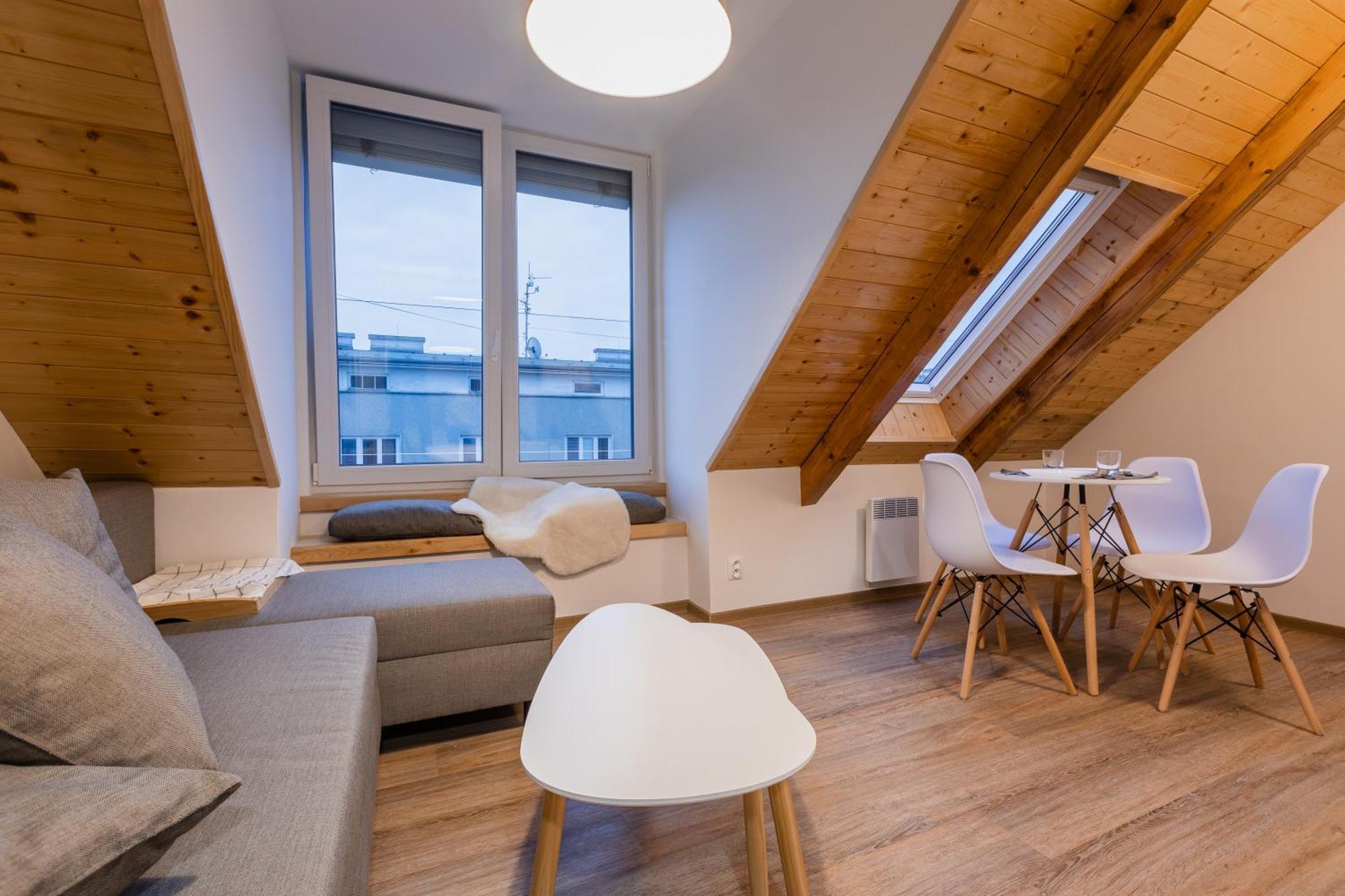 Romanticky Loft Parking U Hlavniho Nadrazi Ołomuniec Zewnętrze zdjęcie