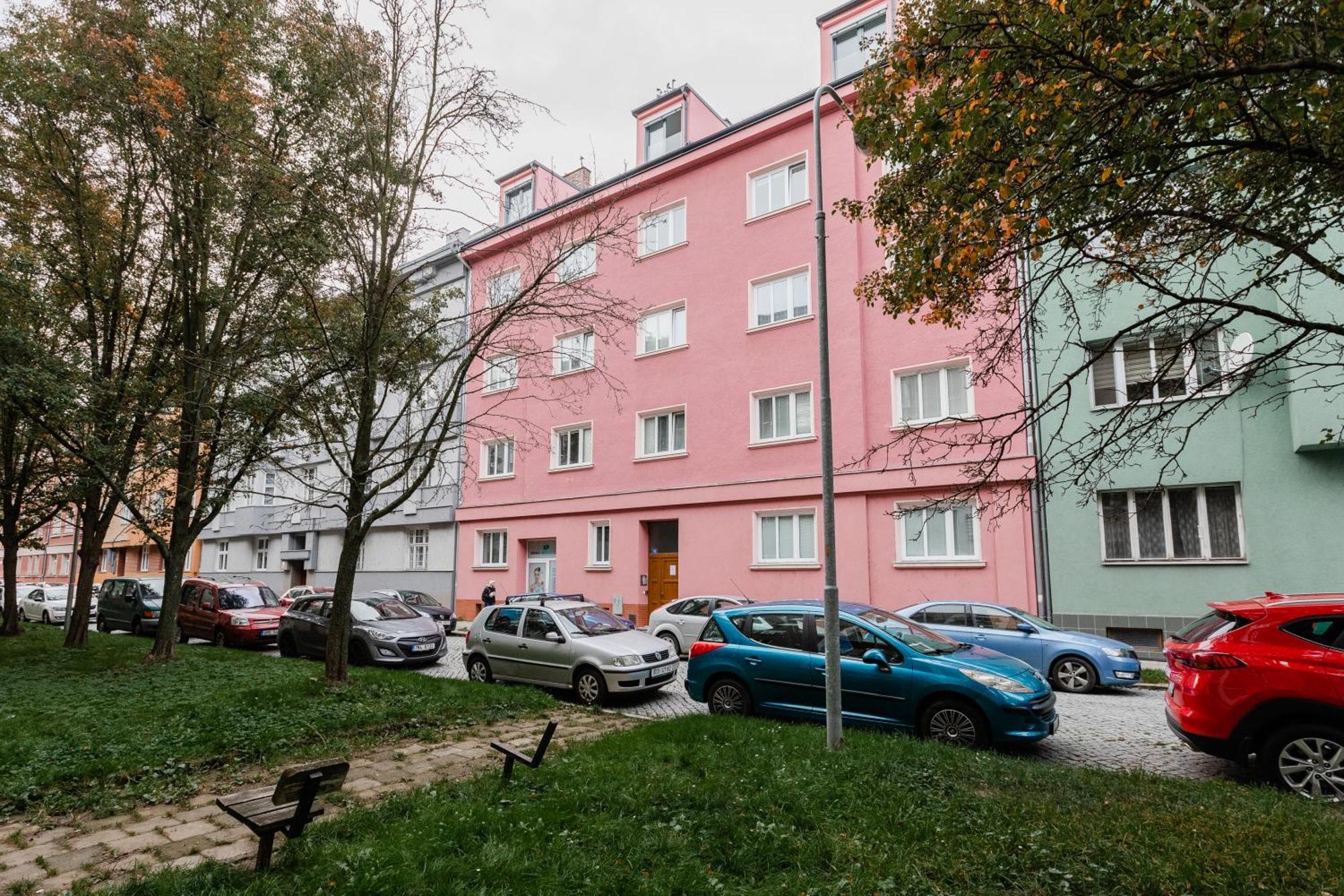 Romanticky Loft Parking U Hlavniho Nadrazi Ołomuniec Zewnętrze zdjęcie
