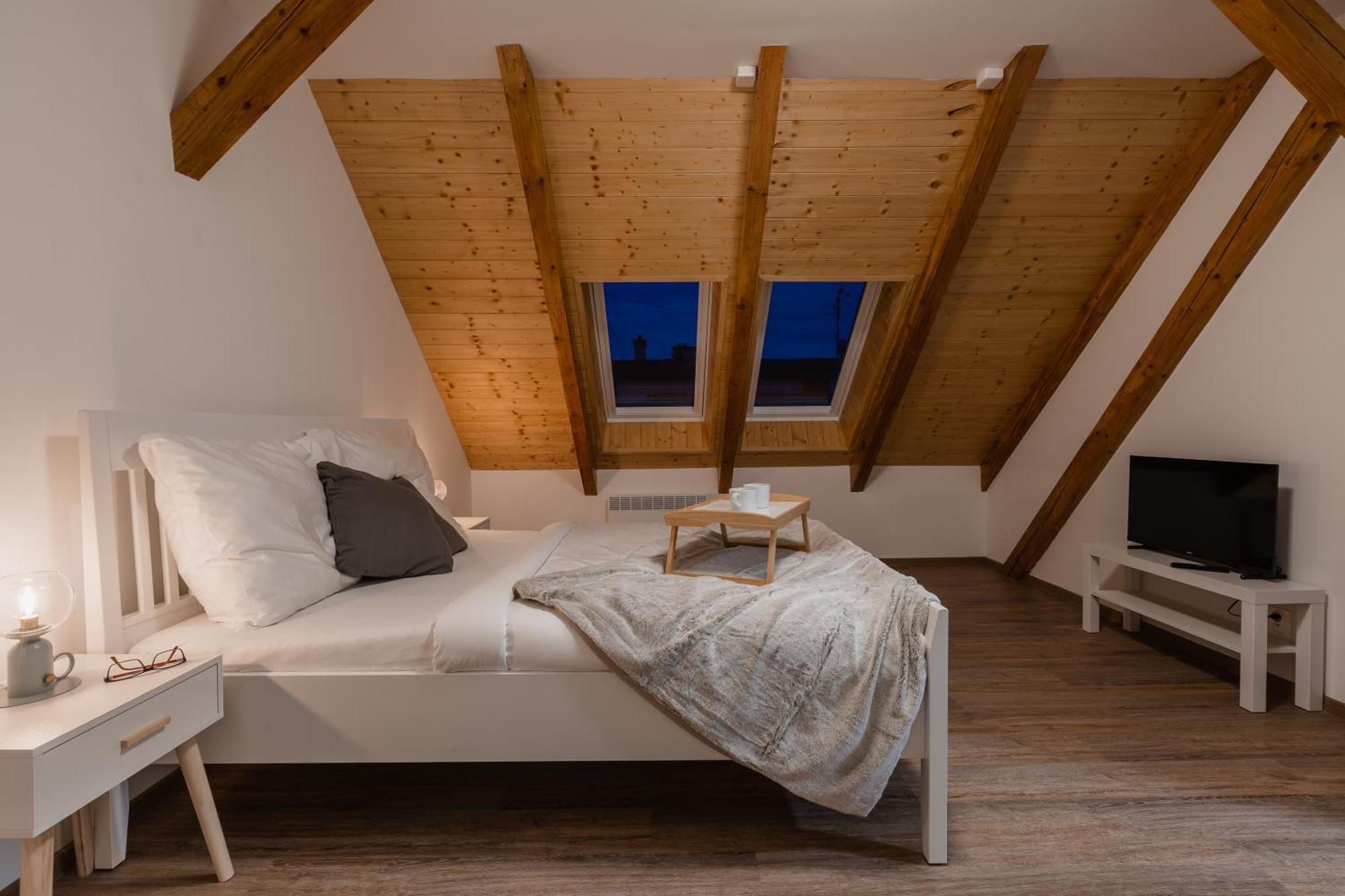 Romanticky Loft Parking U Hlavniho Nadrazi Ołomuniec Zewnętrze zdjęcie
