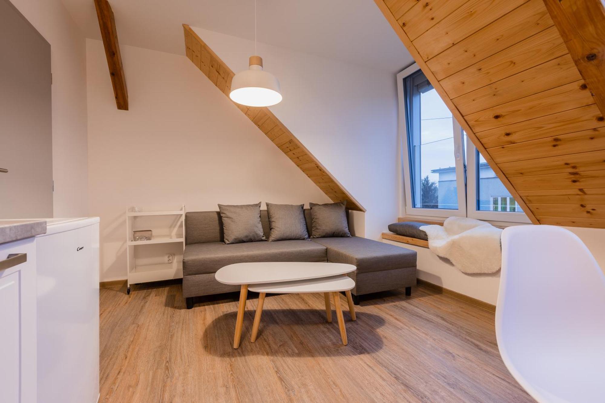 Romanticky Loft Parking U Hlavniho Nadrazi Ołomuniec Zewnętrze zdjęcie
