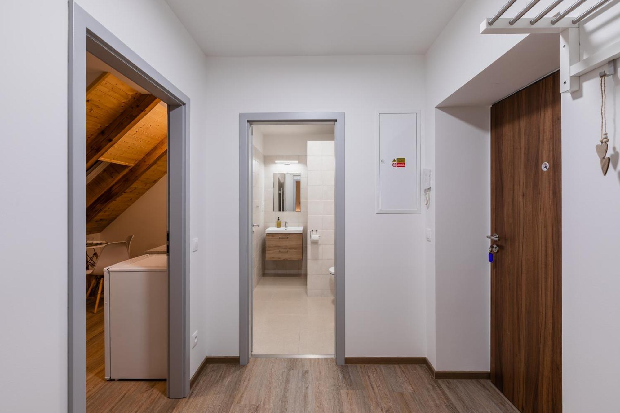 Romanticky Loft Parking U Hlavniho Nadrazi Ołomuniec Zewnętrze zdjęcie
