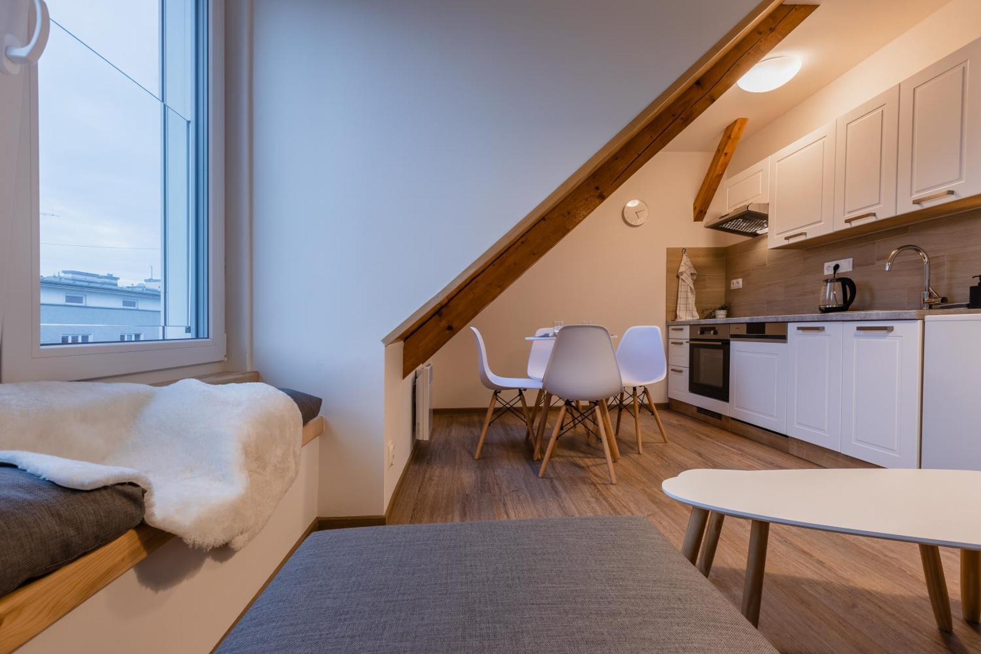 Romanticky Loft Parking U Hlavniho Nadrazi Ołomuniec Zewnętrze zdjęcie
