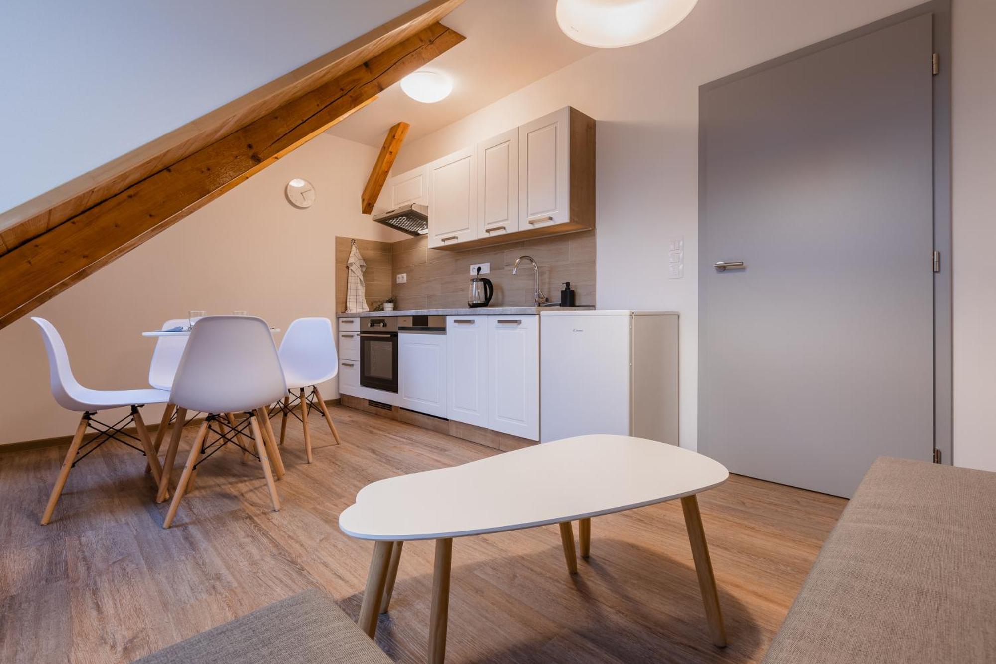 Romanticky Loft Parking U Hlavniho Nadrazi Ołomuniec Zewnętrze zdjęcie